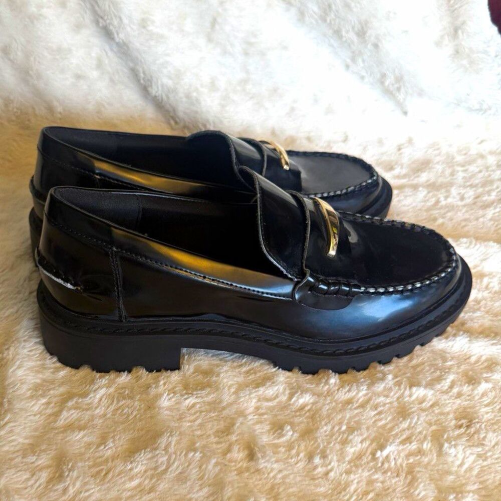 BCBG Slip On Loafer Flats Black Man Made Logo Accent Women's US 8 EU 38.5